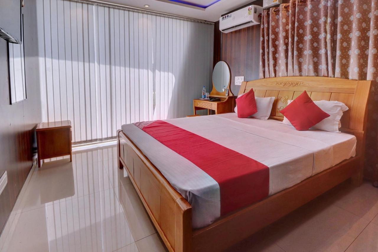 Oyo 24245 Dv Residency Hotel Bhadravati Ngoại thất bức ảnh